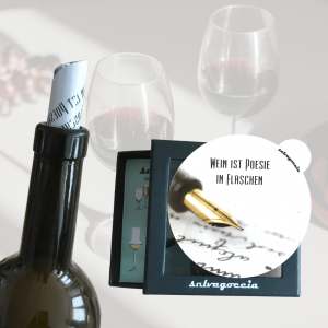 Tropffreier Einschenker mit dem motivierenden Spruch "Wein ist Poesie".